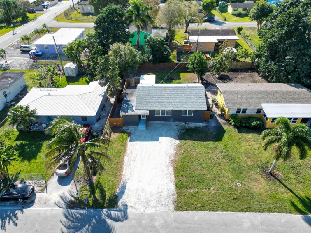 1416 NW AVENUE F, BELLE GLADE, FL 33430, photo 1 of 26