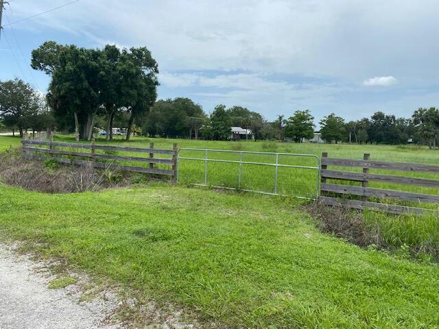 10100 RED BARN RD NW, MOORE HAVEN, FL 33471, photo 1 of 13